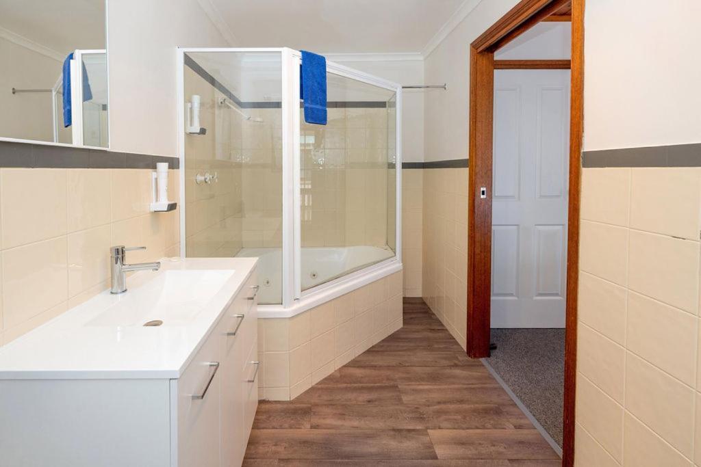 Kitty'S Cottages - Managed By Big4 Strahan Holiday Retreat Bagian luar foto