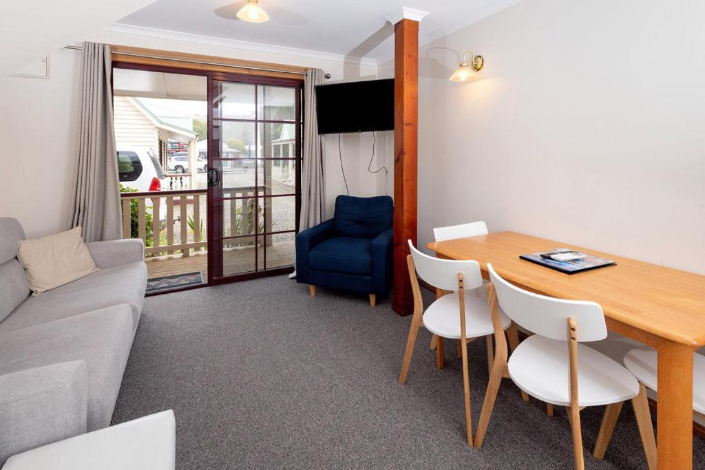 Kitty'S Cottages - Managed By Big4 Strahan Holiday Retreat Bagian luar foto